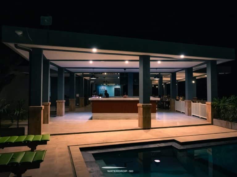 Piscine la nuit